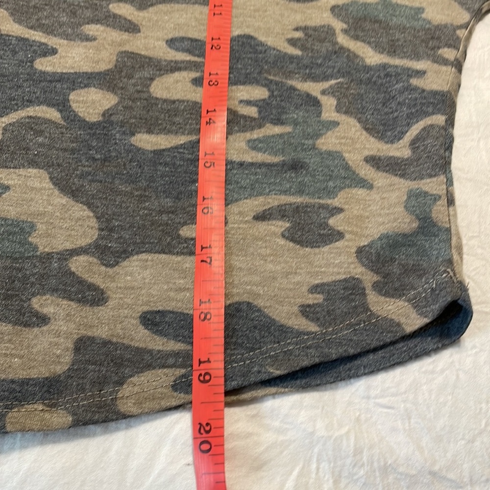 Tresics 1/2 Sleeve Cropped Camo V-Neck Tee Size M - Picture 8 of 8